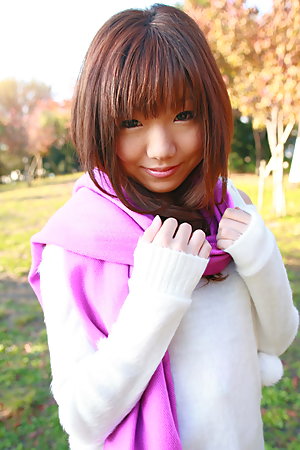 Hot babe Mahiru Tsubaki showing off with joy