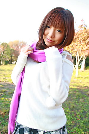 Hot babe Mahiru Tsubaki showing off with joy
