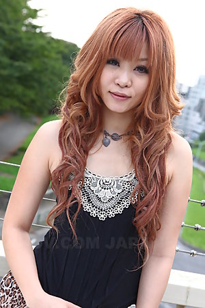 Cutsely looking Sarina Tsubaki getting naked