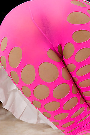 Shizuka Maeshiro posing in pink pantyhose, masturbating, giving assjobs