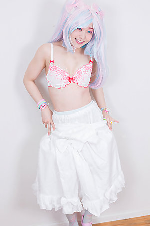 Ai Minano Gives a Messy Handjob
