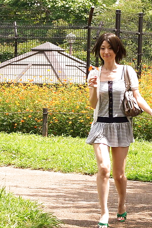 Mitsuki goes for a walk and ends by giving a very good blowjob.