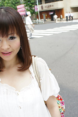 Super hot Asian lady Ayu Kawashima shows off