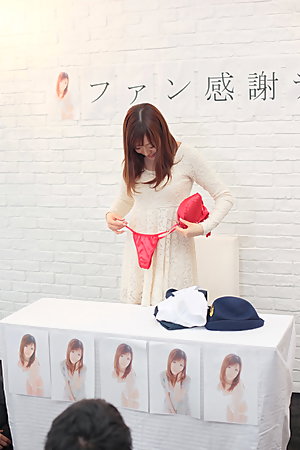 Hot Akane Satozaki gets licked by horny guys