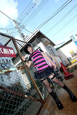 Lovely gal Aoi Nohara showing her sexy body